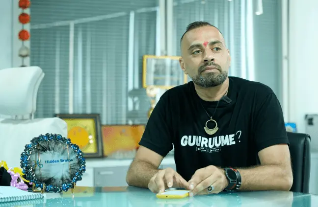 VHS testimonial image showcasing software project collaboration